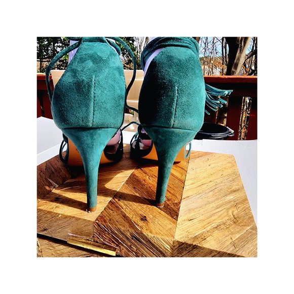 BCBGMaxAzria Green Strappy Sandals - Picture 7 of 12